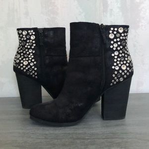 COSMOPOLITAN ANKLE BOOTS